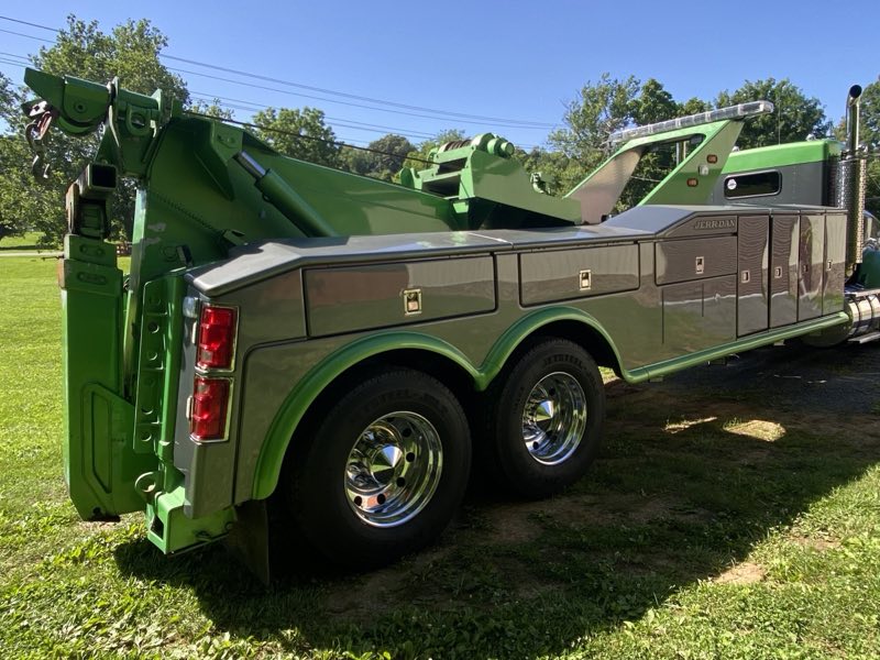 AUTO RESCUE TOWING heavy wrecker